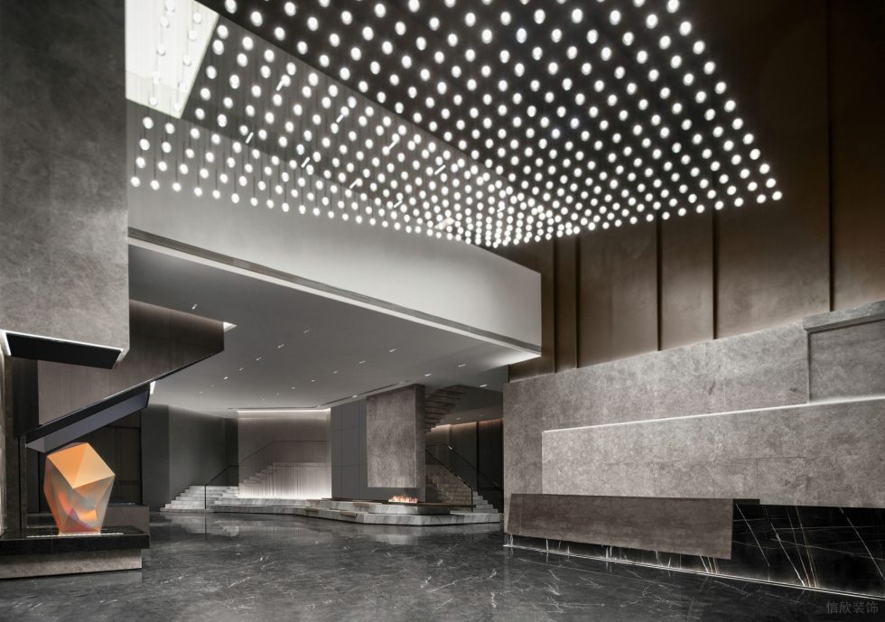簡約低奢風(fēng)城市文化展廳裝修方案 頂面集成水晶小吊燈