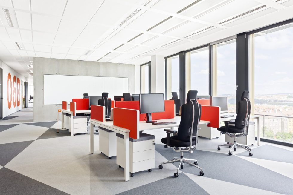 簡約混搭風辦公室裝修設(shè)計灰白色工作區(qū)