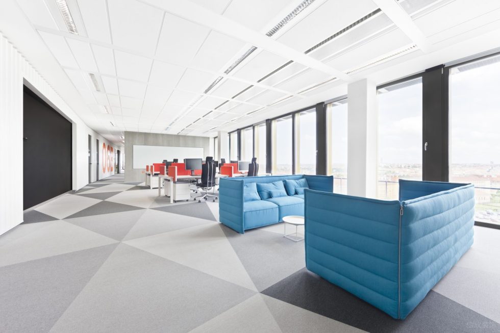 簡(jiǎn)約混搭風(fēng)辦公室裝修設(shè)計(jì)灰白色辦公大廳效果圖