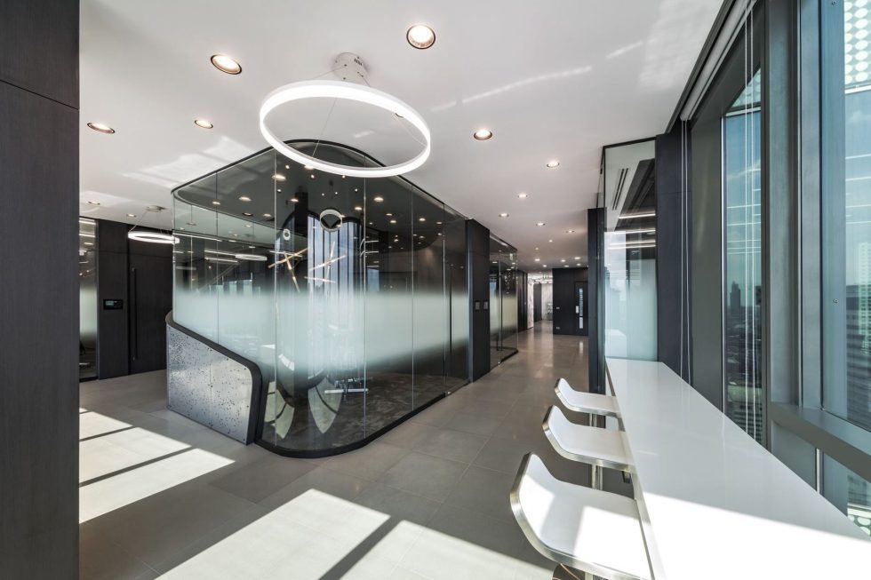 酷炫現(xiàn)代風辦公室裝修設計白色烤漆吧臺