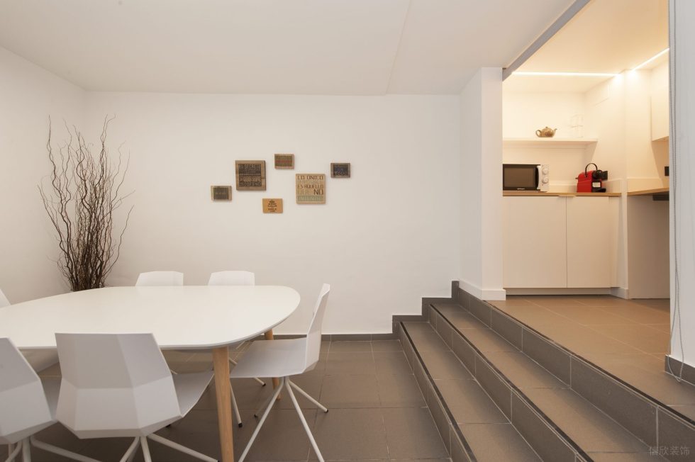 暖白色極簡風(fēng)辦公室裝修設(shè)計(jì)暖白色茶水間