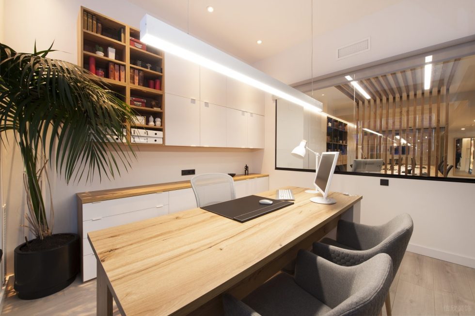 暖白色極簡風辦公室裝修設計暖白色總經(jīng)理辦公室