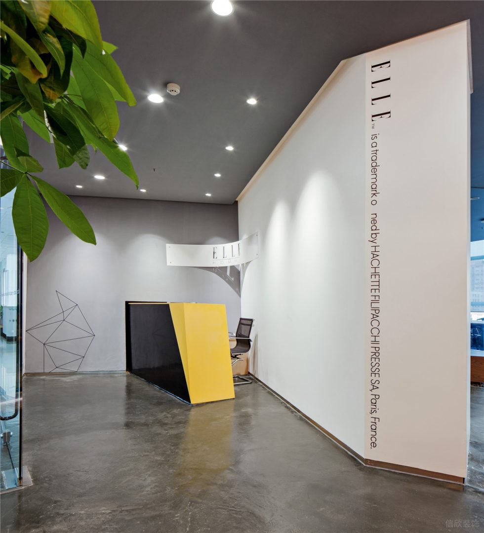 暖白色簡約風辦公室裝修設(shè)計黑黃色前臺