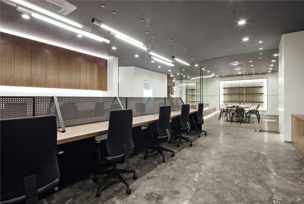 暖白色簡約風(fēng)辦公室裝修設(shè)計黑色辦公椅 暖白色簡約風(fēng)辦公室裝修設(shè)計黑色辦公椅