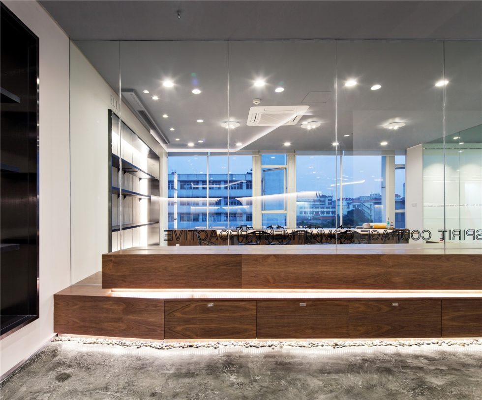 暖白色簡約風(fēng)辦公室裝修設(shè)計暖木色階梯式座椅 暖白色簡約風(fēng)辦公室裝修設(shè)計暖木色階梯式座椅