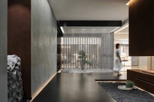 Nasca整體家具展廳裝修設(shè)計(jì) 白色水晶遮擋簾