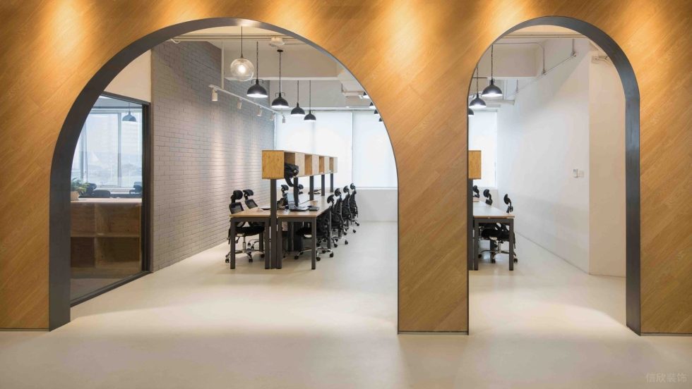 輕工業(yè)風(fēng)格辦公室裝修設(shè)計(jì)木色歐松板工作臺 輕工業(yè)風(fēng)格辦公室裝修設(shè)計(jì)木色歐松板工作臺