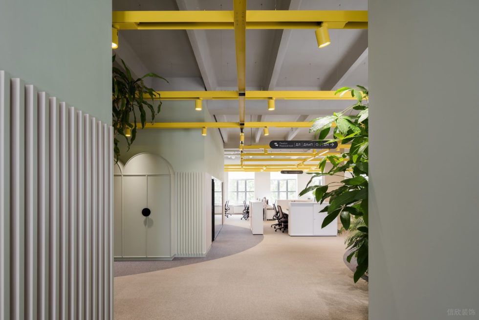 奇趣簡約風辦公室裝修設(shè)計淺色系辦公區(qū)效果圖