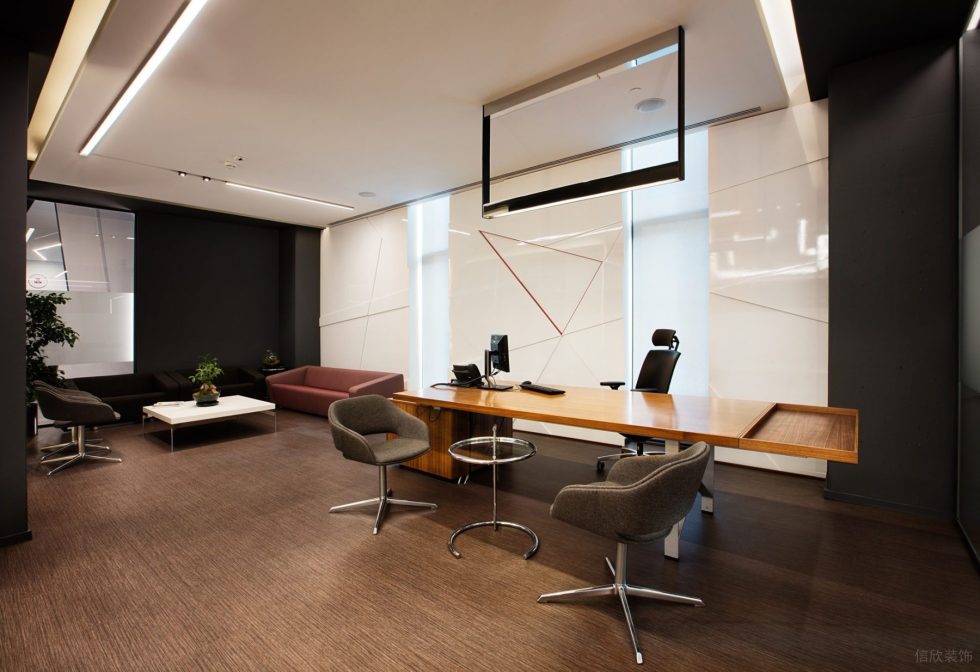 前衛(wèi)現(xiàn)代風(fēng)辦公室裝修設(shè)計深色經(jīng)理辦公室