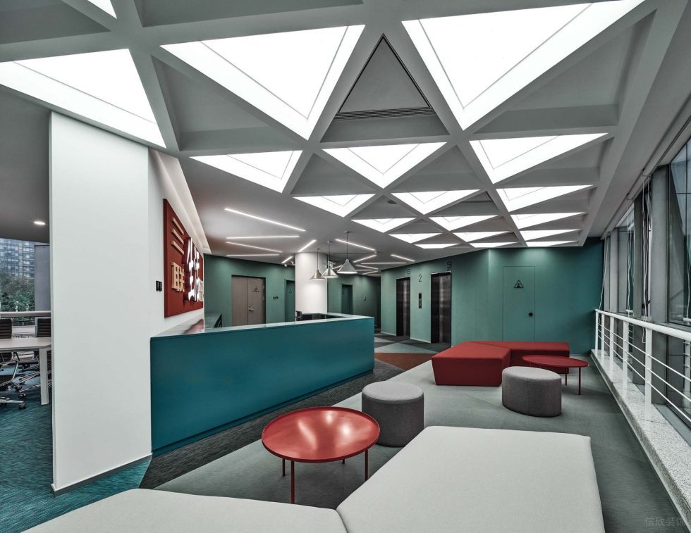 深青色現(xiàn)代風辦公室裝修設(shè)計深青色前廳 深青色現(xiàn)代風辦公室裝修設(shè)計深青色前廳