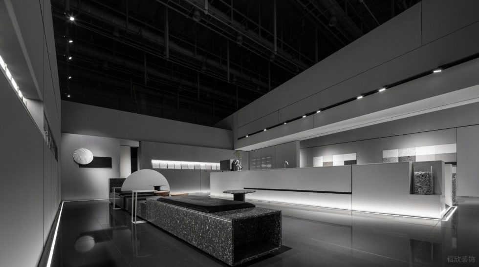 天然石材咖啡館展廳裝修設(shè)計(jì) 碎花水磨石黑色皮藝坐墊