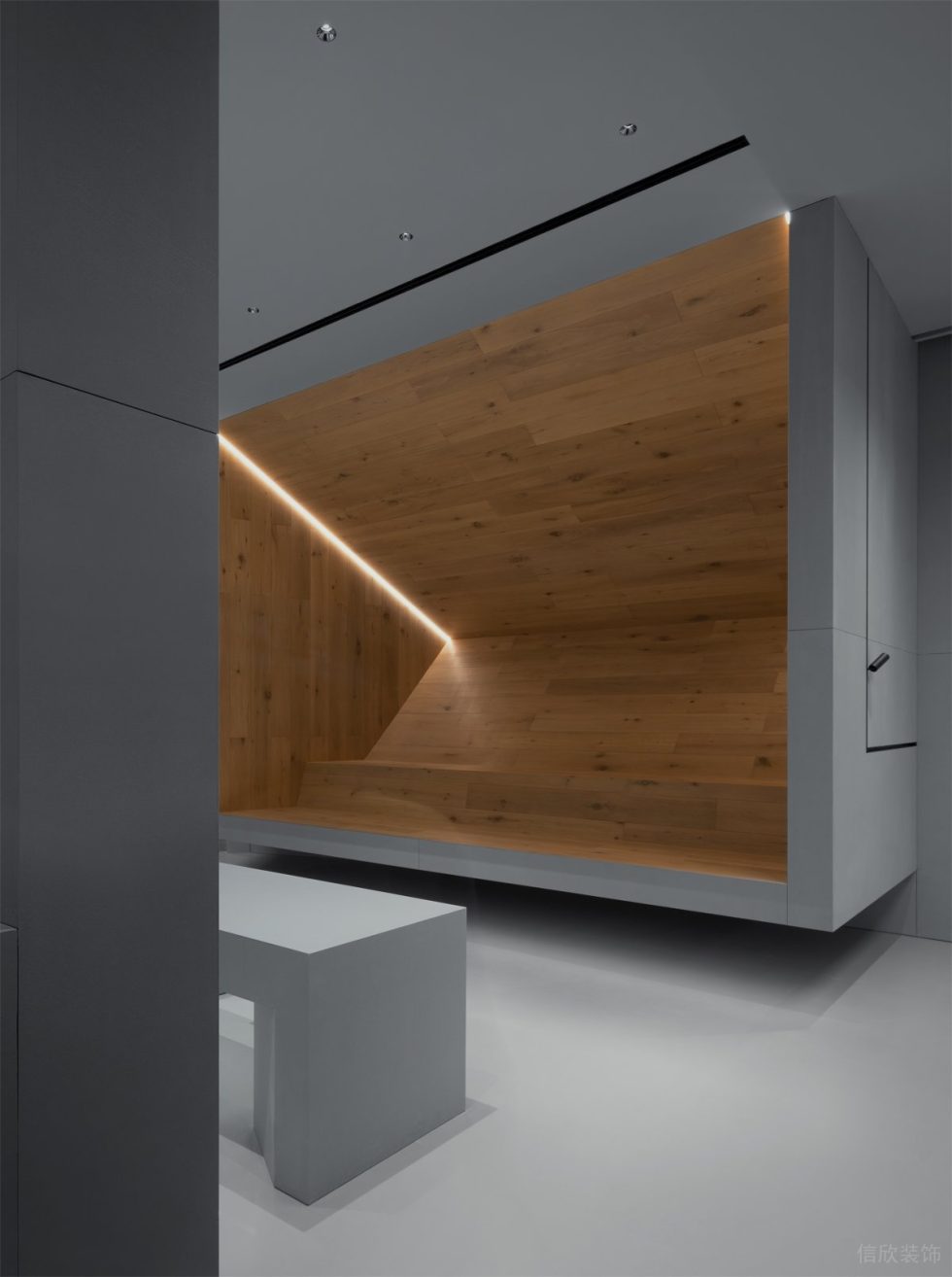 現(xiàn)代燈具全球旗艦展廳裝修設(shè)計 明裝燈帶展示