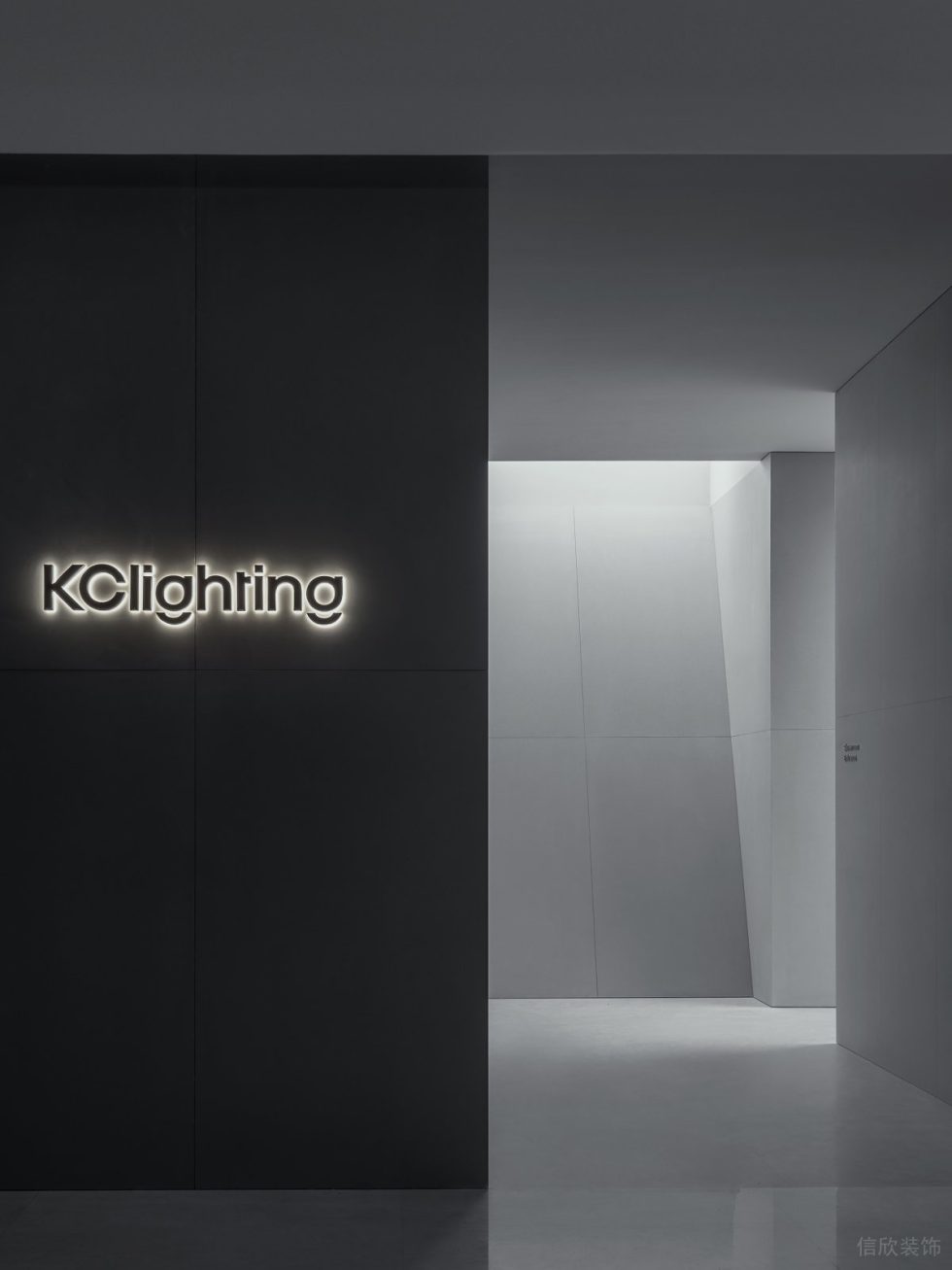 現(xiàn)代燈具全球旗艦展廳裝修設(shè)計 字體光效展示