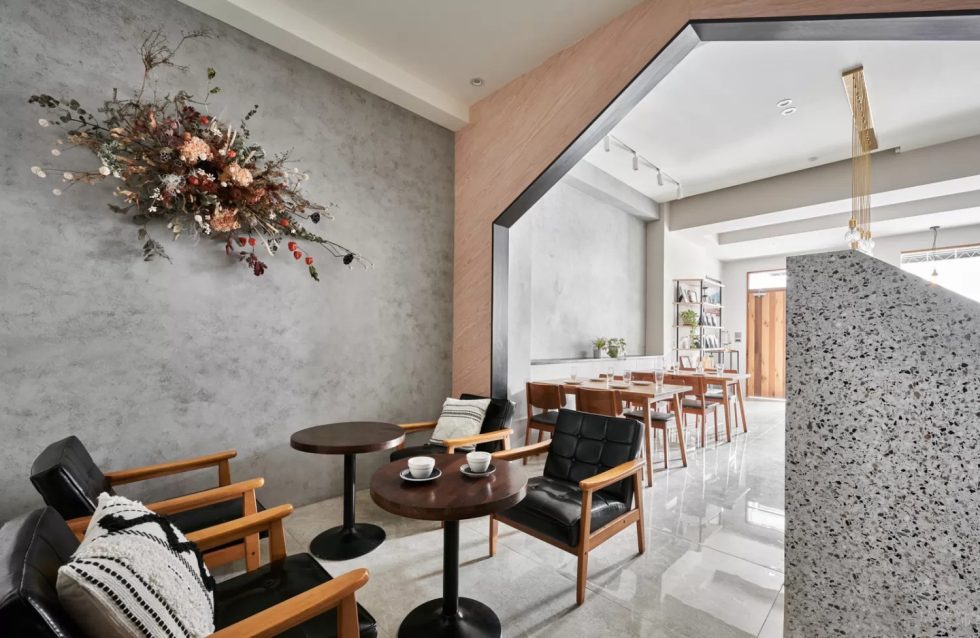 現(xiàn)代簡約風咖啡廳黑色皮質(zhì)椅凳搭紅黑小圓桌卡座區(qū)效果圖展示