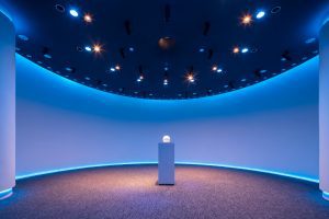 現(xiàn)代時(shí)尚多功能照明燈具展廳設(shè)計(jì) 彩色燈光展示區(qū)