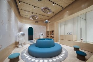 現(xiàn)代時(shí)尚汽車展廳裝修案例 兒童休息游樂區(qū)