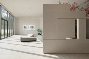 現(xiàn)代原木風(fēng)展示中心裝修設(shè)計(jì) 白色石膏板格擋墻