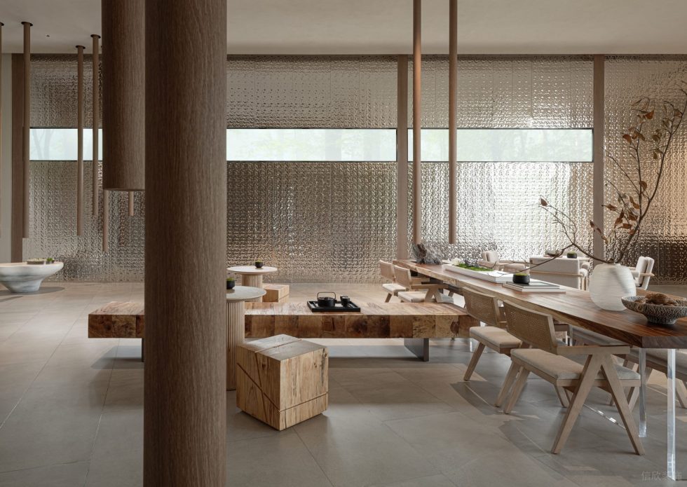 現(xiàn)代原木風展示中心裝修設計 木質材質來客接待區(qū)