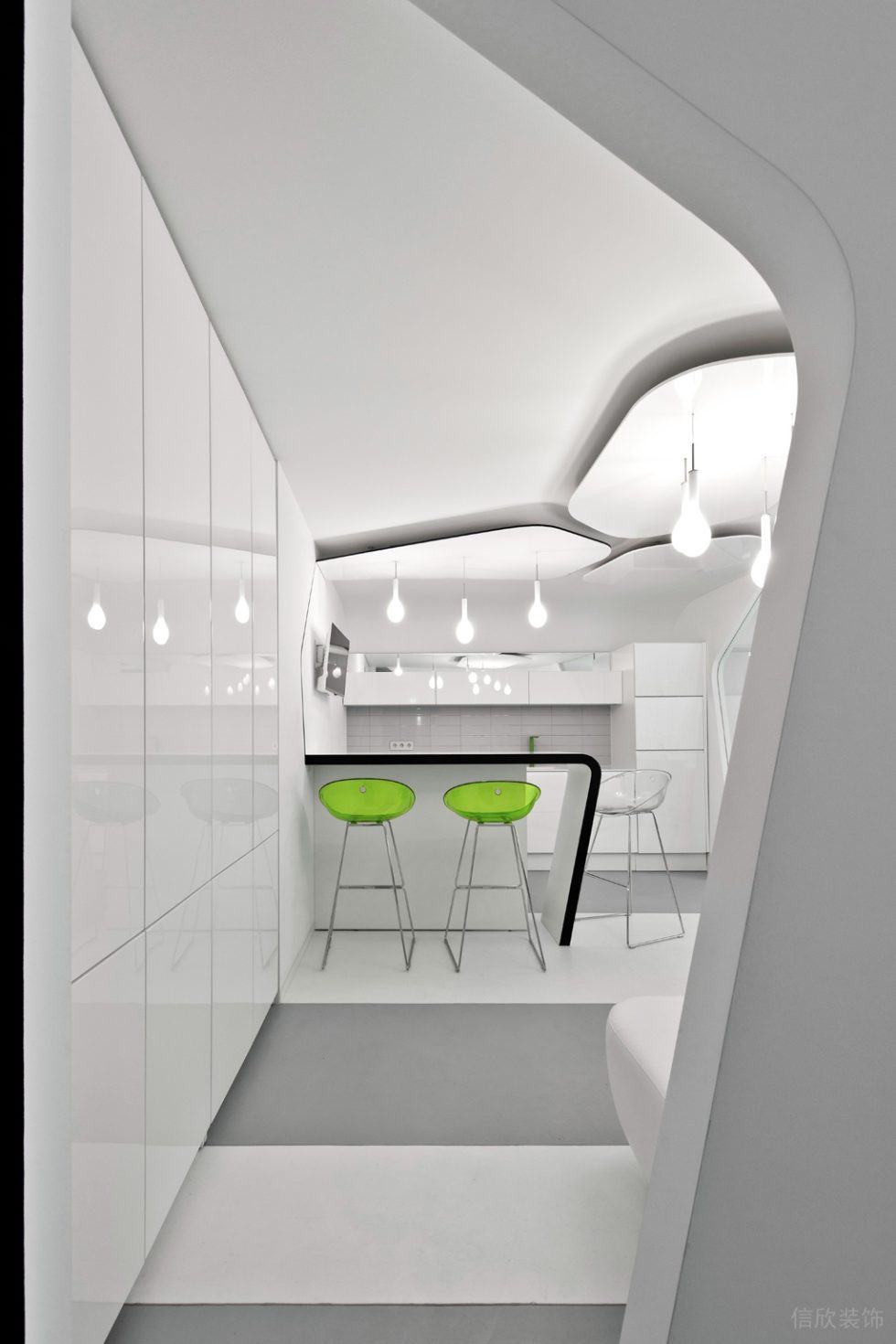 雅白現(xiàn)代風辦公室裝修設計黑白色吧臺