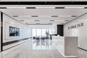 米白色極簡(jiǎn)風(fēng)辦公室裝修設(shè)計(jì)黑白色前廳效果圖