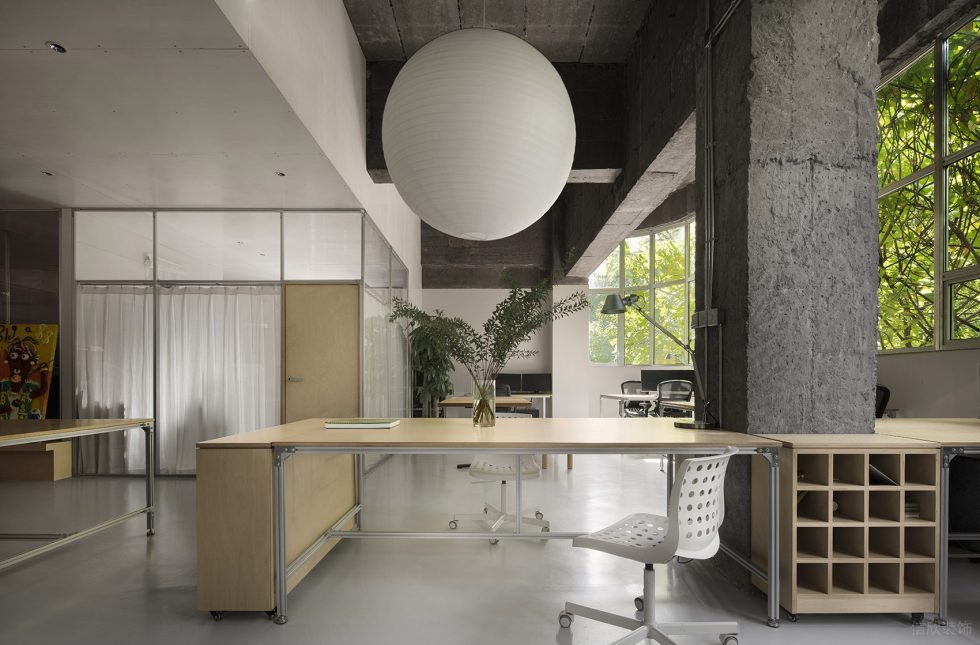 淡色簡約風(fēng)辦公室裝修設(shè)計主管辦公區(qū) 淡色簡約風(fēng)辦公室裝修設(shè)計主管辦公區(qū)