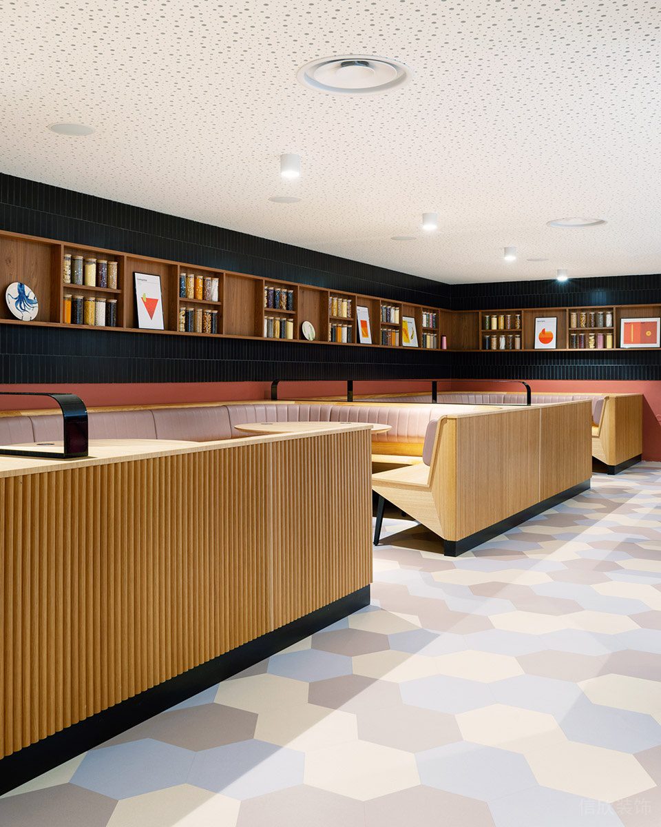 暖色調(diào)簡(jiǎn)約風(fēng)辦公室裝修設(shè)計(jì)暖木色職工餐廳