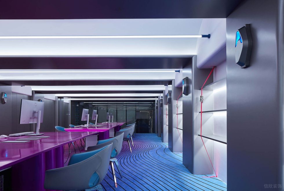 賽博朋克風(fēng)格辦公室裝修設(shè)計(jì)桃紅色工作臺(tái) 賽博朋克風(fēng)格辦公室裝修設(shè)計(jì)桃紅色工作臺(tái)