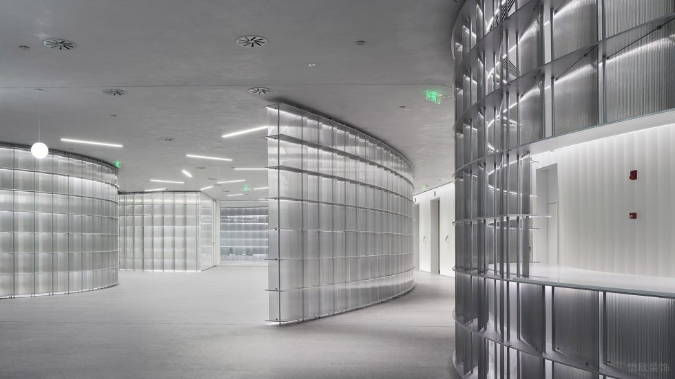 素色調(diào)現(xiàn)代簡約風(fēng)辦公室裝修設(shè)計淺灰色過道 素色調(diào)現(xiàn)代簡約風(fēng)辦公室裝修設(shè)計淺灰色過道