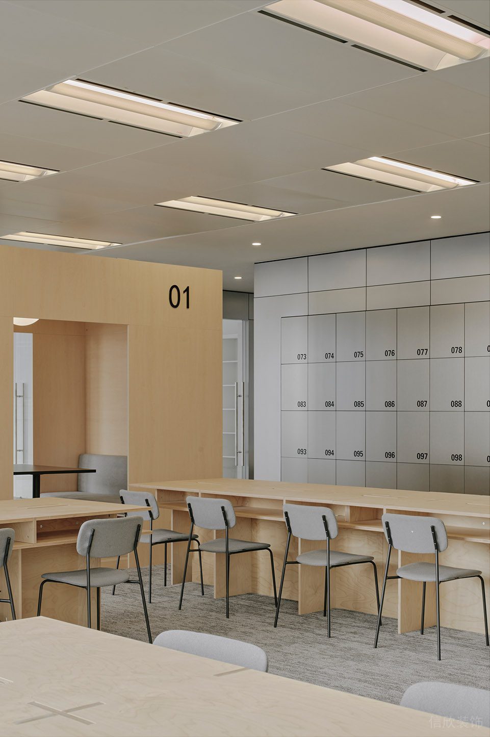 銀灰色現(xiàn)代簡約風(fēng)辦公室裝修設(shè)計淺灰色辦公椅 銀灰色現(xiàn)代簡約風(fēng)辦公室裝修設(shè)計淺灰色辦公椅