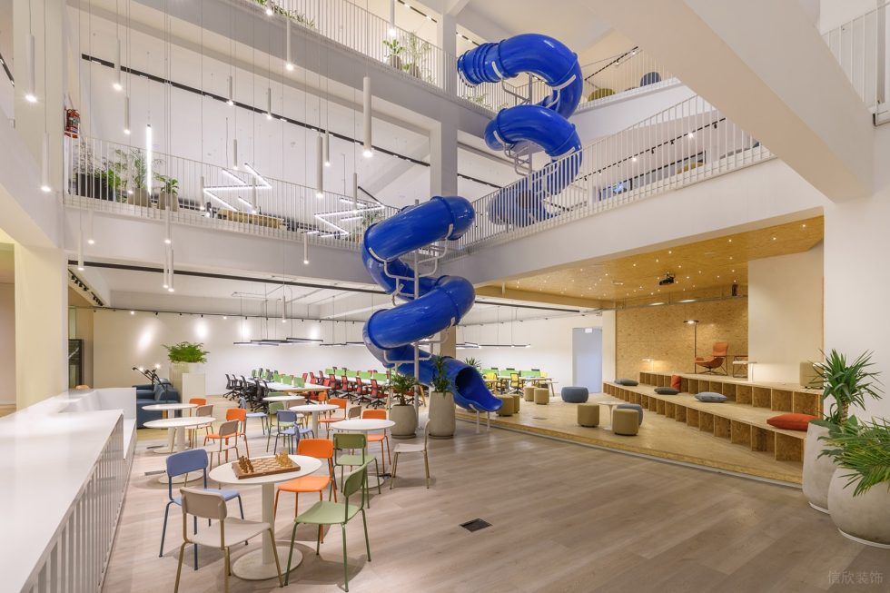 多彩色趣味現(xiàn)代風(fēng)辦公室裝修設(shè)計多彩色綜合休閑廳 多彩色趣味現(xiàn)代風(fēng)辦公室裝修設(shè)計多彩色綜合休閑廳