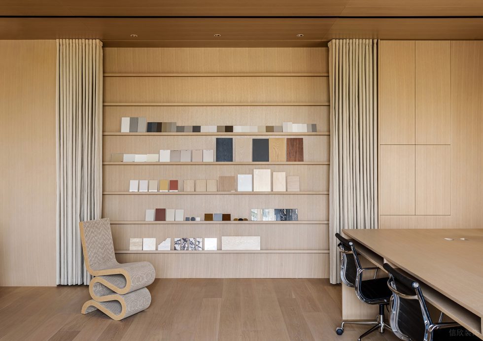 淡色原木簡約風(fēng)辦公室裝修設(shè)計原木色展示陳列架 淡色原木簡約風(fēng)辦公室裝修設(shè)計原木色展示陳列架