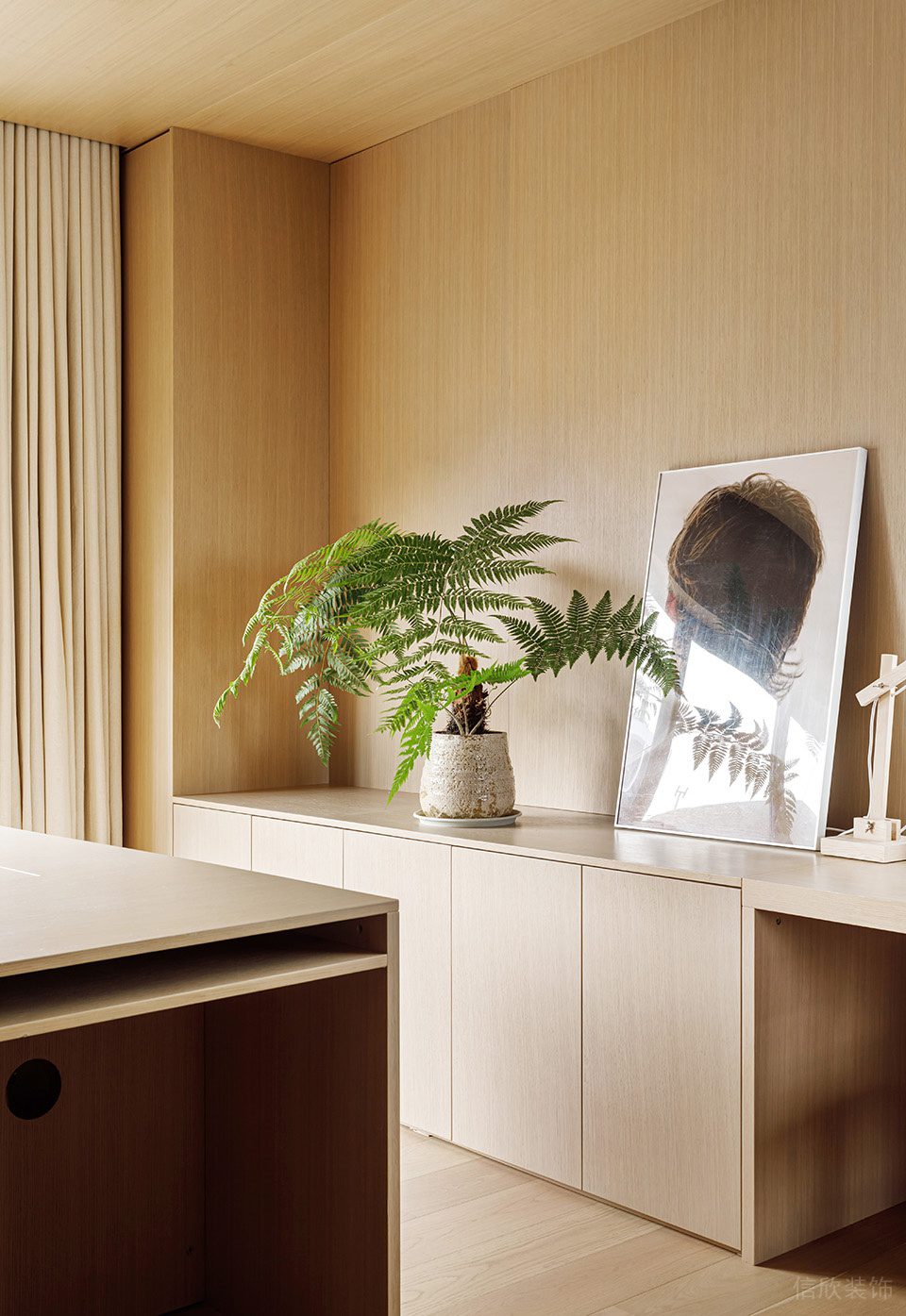 淡色原木簡約風(fēng)辦公室裝修設(shè)計原木色裝飾矮柜 淡色原木簡約風(fēng)辦公室裝修設(shè)計原木色裝飾矮柜