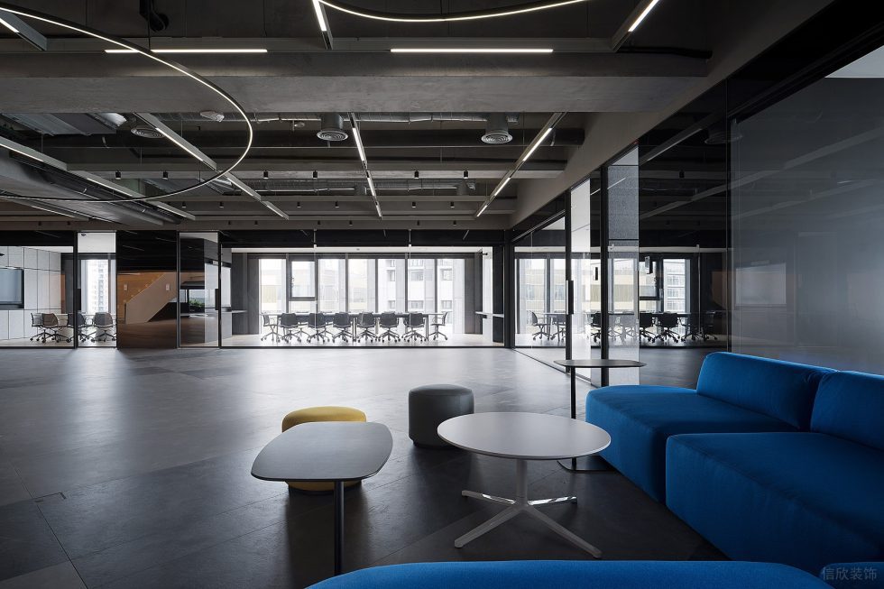黑白灰時(shí)尚極簡(jiǎn)風(fēng)辦公室裝修設(shè)計(jì)深色調(diào)多功能會(huì)議廳 黑白灰時(shí)尚極簡(jiǎn)風(fēng)辦公室裝修設(shè)計(jì)深色調(diào)多功能會(huì)議廳