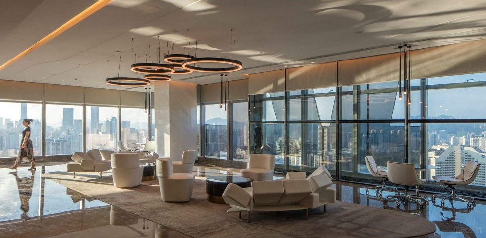 暖色調(diào)現(xiàn)代輕奢風(fēng)辦公室裝修設(shè)計(jì)暖白色會客洽談區(qū)效果圖