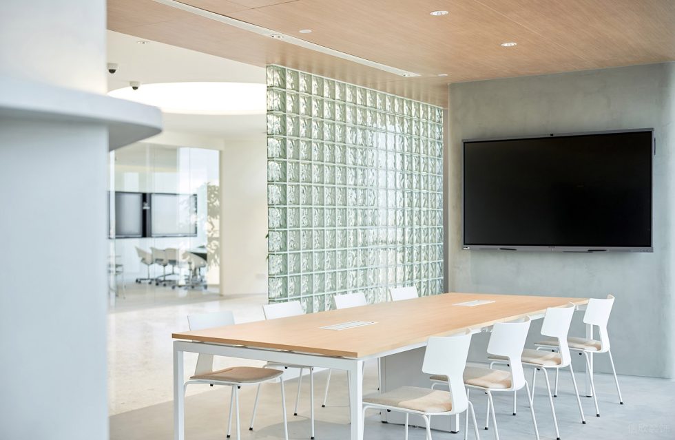 暖色黑白灰極簡風(fēng)辦公室裝修設(shè)計暖灰色接待洽談區(qū) 暖色黑白灰極簡風(fēng)辦公室裝修設(shè)計暖灰色接待洽談區(qū)