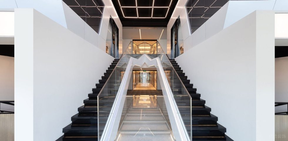 暖色現(xiàn)代風(fēng)辦公室裝修設(shè)計(jì)黑白色樓梯過(guò)道 暖色現(xiàn)代風(fēng)辦公室裝修設(shè)計(jì)黑白色樓梯過(guò)道