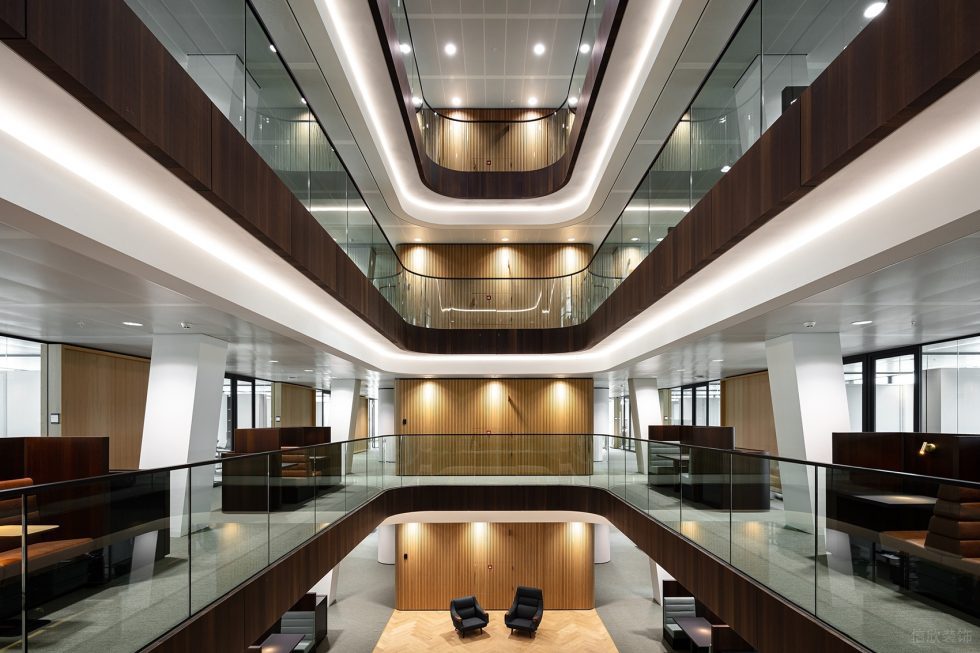 深暖色現(xiàn)代簡(jiǎn)約風(fēng)辦公室裝修設(shè)計(jì)深木色走廊洽談卡座 深暖色現(xiàn)代簡(jiǎn)約風(fēng)辦公室裝修設(shè)計(jì)深木色走廊洽談卡座