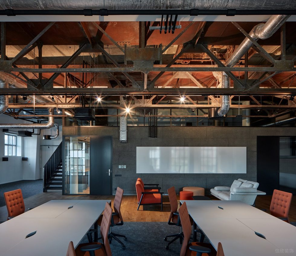 深色工業(yè)風(fēng)辦公室裝修設(shè)計(jì)暖灰色辦公區(qū) 深色工業(yè)風(fēng)辦公室裝修設(shè)計(jì)暖灰色辦公區(qū)