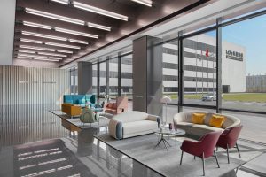 原木質(zhì)感灰色調(diào)現(xiàn)代簡約風(fēng)辦公室裝修設(shè)計淺灰色休閑等候區(qū)