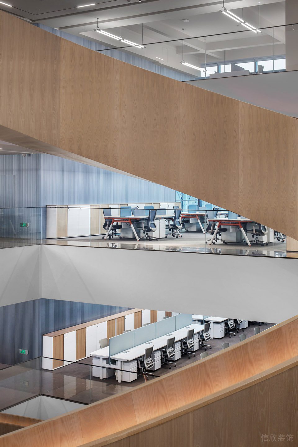 原木質(zhì)感灰色調(diào)現(xiàn)代簡約風(fēng)辦公室裝修設(shè)計白色調(diào)辦公家具