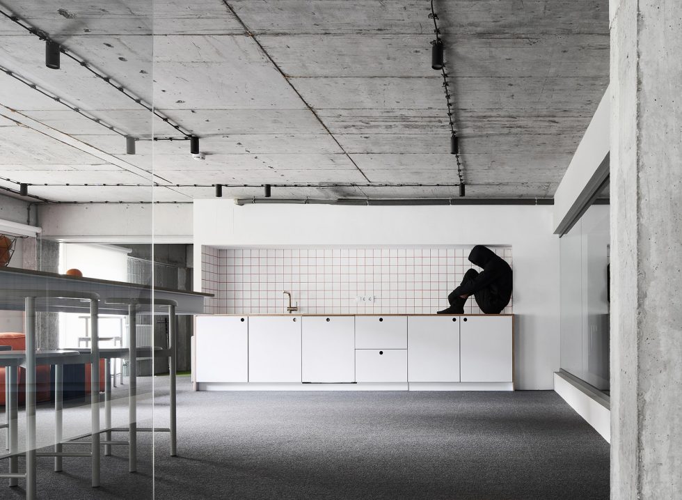 黑白灰前衛(wèi)極簡風(fēng)辦公室裝修設(shè)計黑白灰茶水間