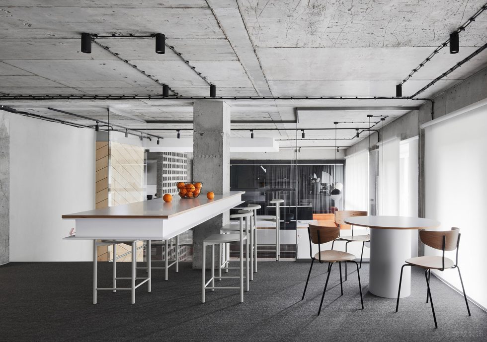 黑白灰前衛(wèi)極簡風(fēng)辦公室裝修設(shè)計灰白色洽談區(qū)