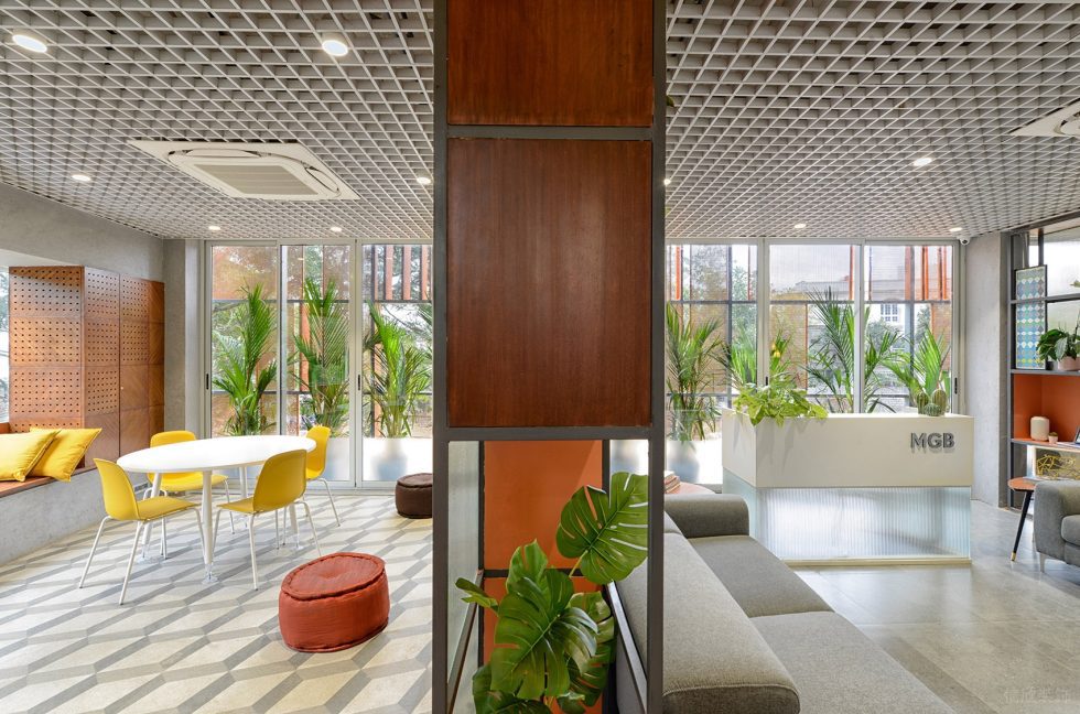 鮮色調(diào)簡(jiǎn)約風(fēng)辦公室裝修設(shè)計(jì)亮色調(diào)前廳效果圖