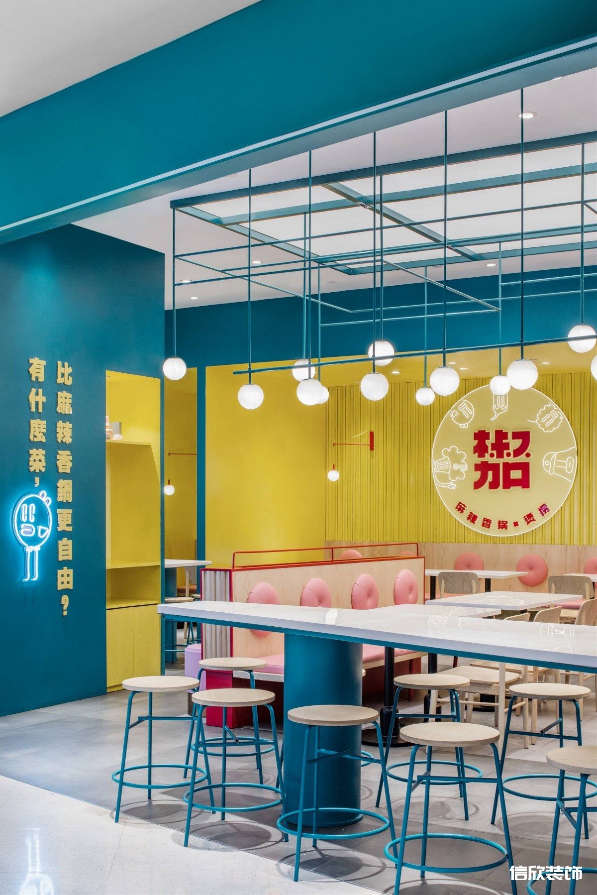福田購物公園藍(lán)色麻辣小快餐廳門口吧臺餐桌裝修設(shè)計