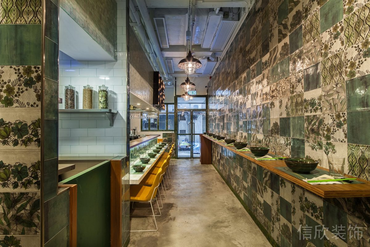 深圳龍崗坂田綠色面佬到面館長(zhǎng)條形過(guò)道就餐區(qū)域裝修設(shè)計(jì)