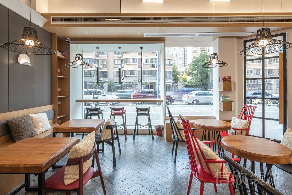 深圳羅湖國貿(mào)面包店門口玻璃門裝修設(shè)計