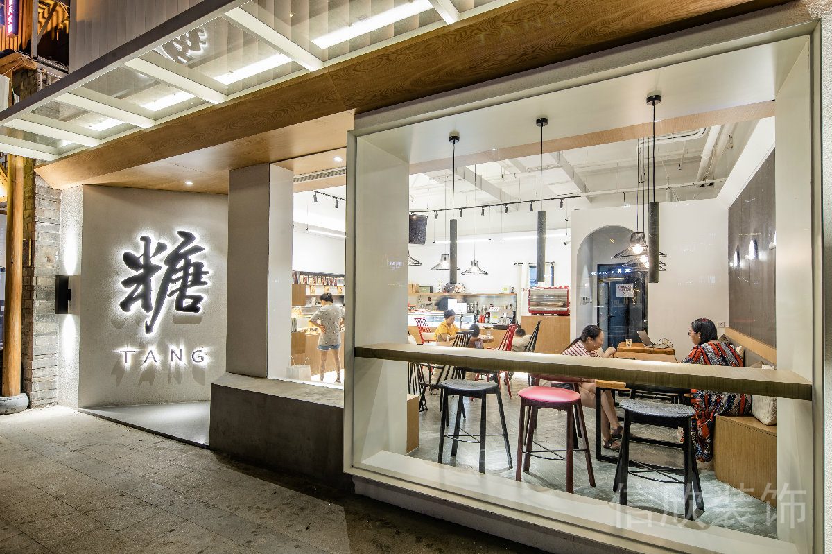 深圳羅湖國貿(mào)面包店門面玻璃櫥窗裝修設(shè)計