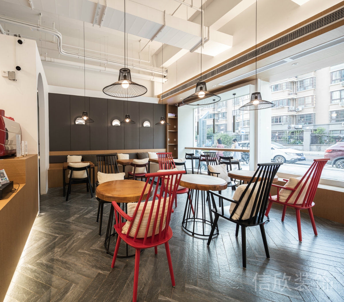 深圳羅湖國貿(mào)面包店深咖啡色墻面軟包裝修設(shè)計