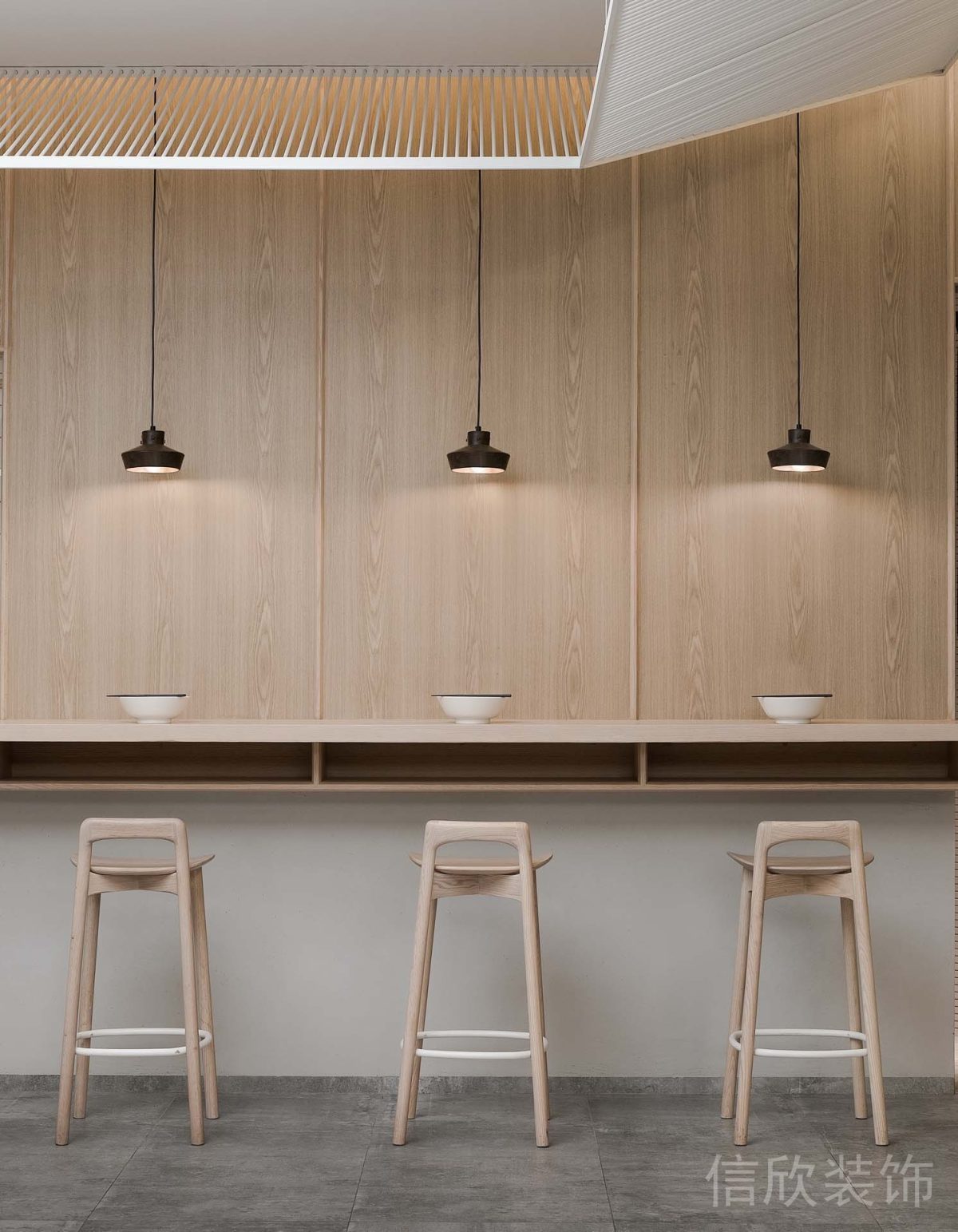 深圳羅湖萬(wàn)象城開開面館靠墻餐桌裝修設(shè)計(jì)