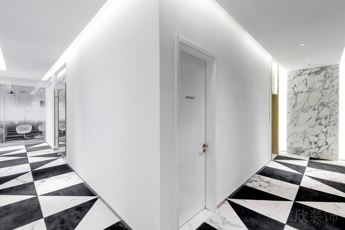 辦公室儲(chǔ)物室黑白棋盤(pán)陶瓷地板走道